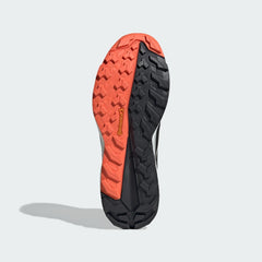 Men's Terrex Free Hiker 2.0 Low Gore-Tex in Wonder Beige Core Black Semi Impact orange